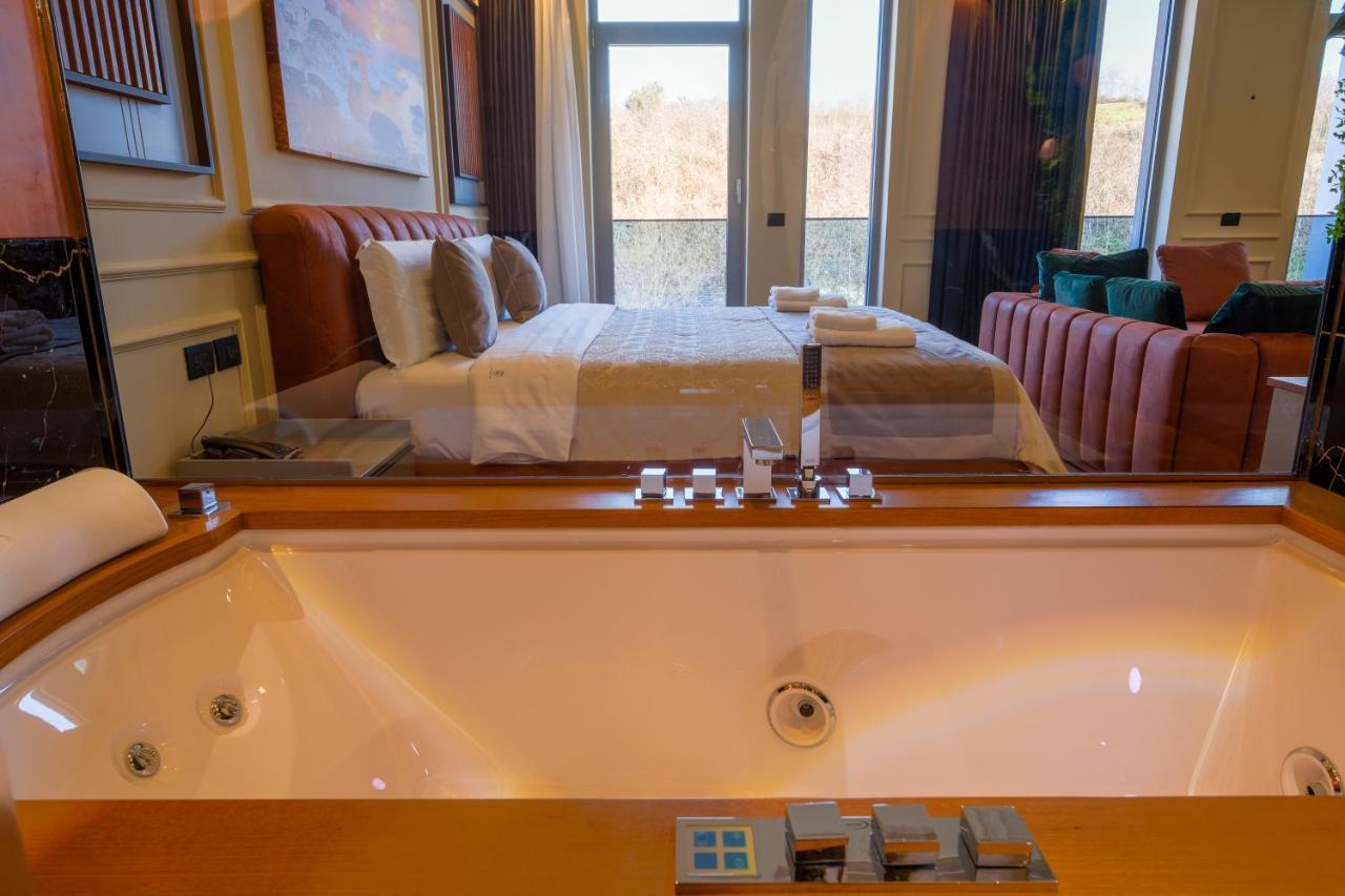 Royal East Hotel 4*