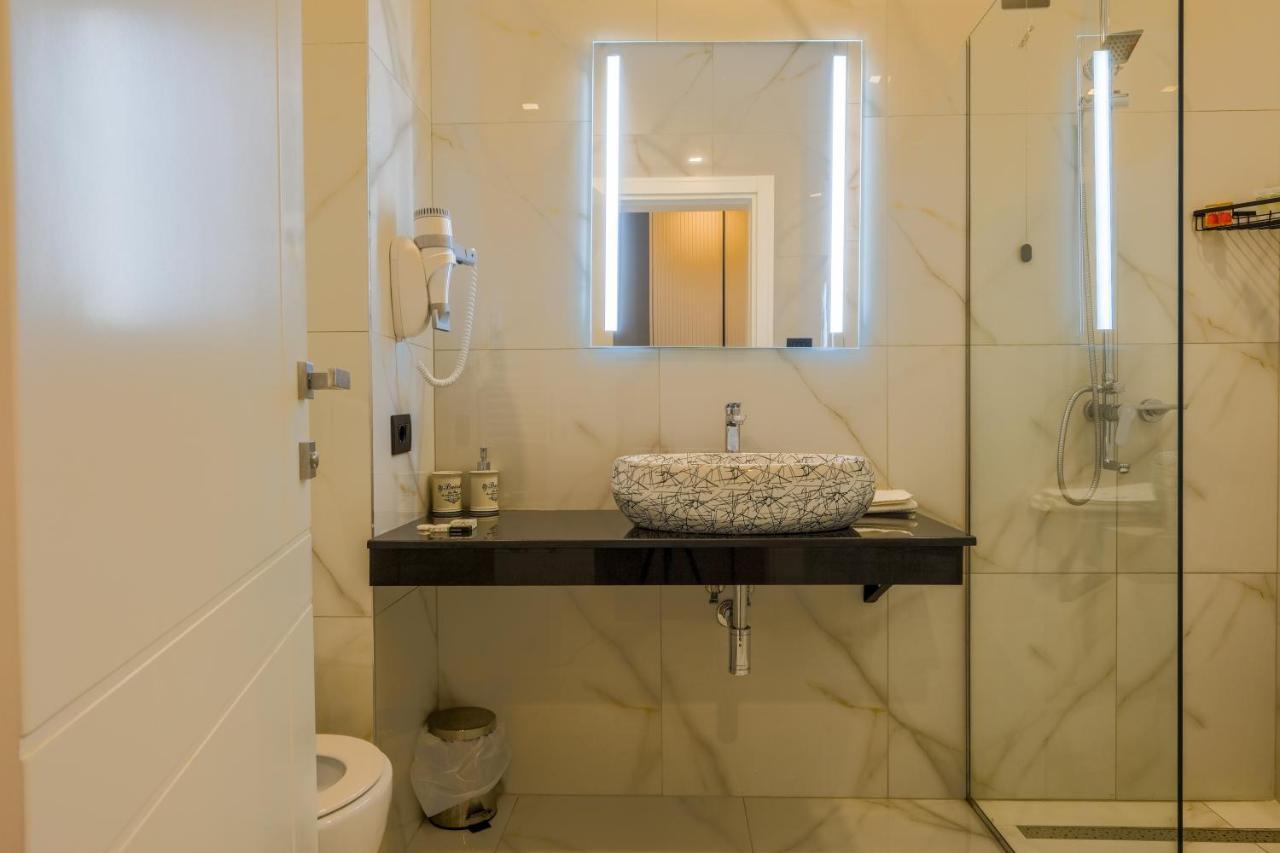 Royal East 4*