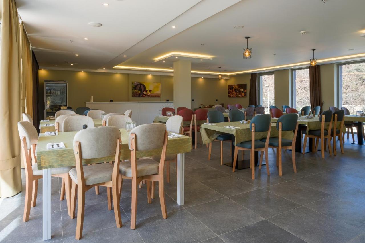 Royal East Hotel 4*