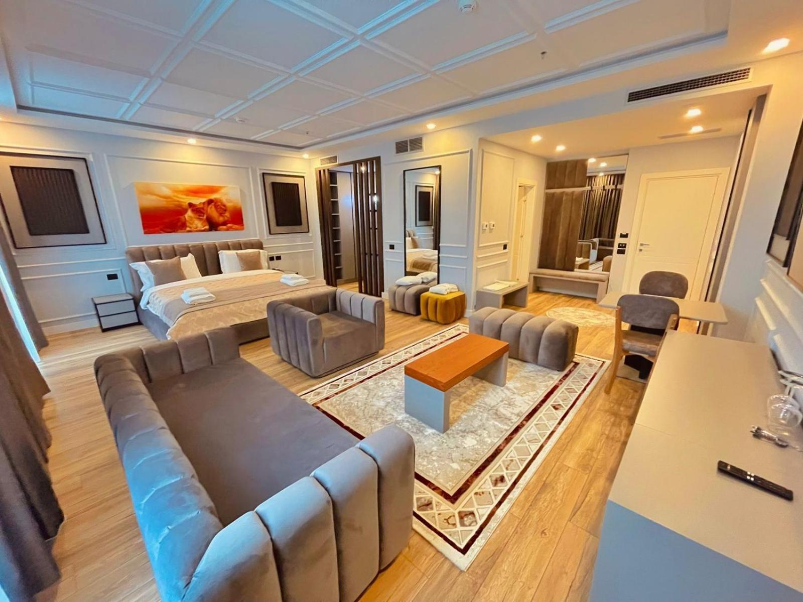 Hotel Royal East