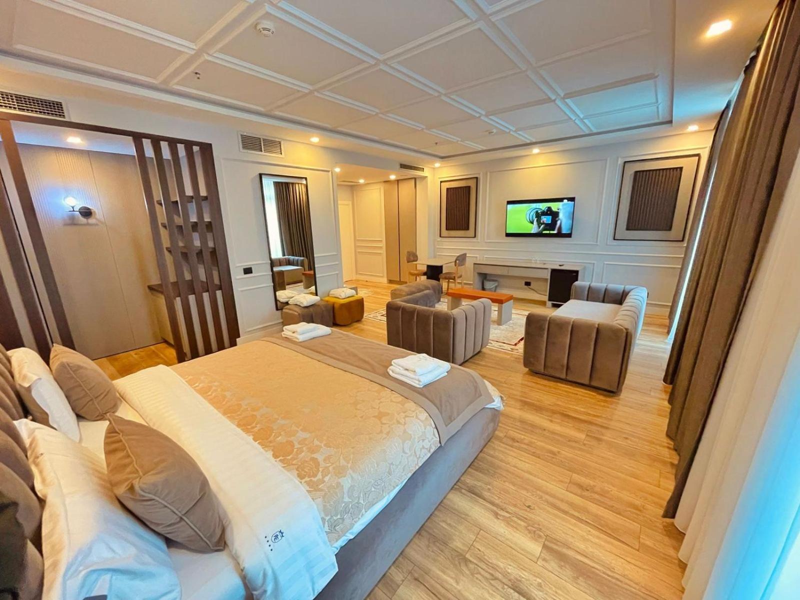 Royal East 4*